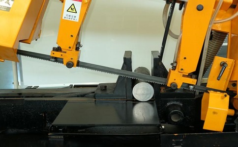 贞丰数控带锯床自动送料精度会出现偏差吗？